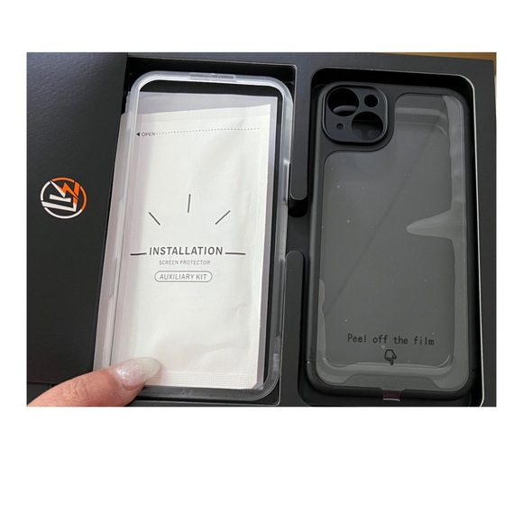 LK IPhone 14 max clear case and black case 2 screen protectors and camera covers - Picture 4 of 6